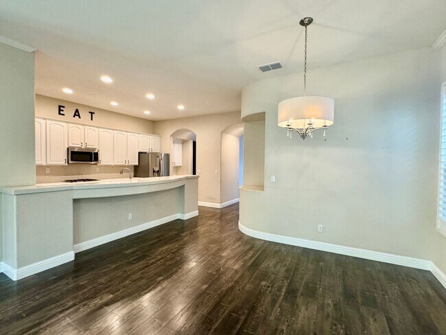 Building Photo - CLEAN AND SPACIOUS ONE STORY, 3 BED, 2 BATH, 2 CAR GARAGE IN WEST SACRAMENTO