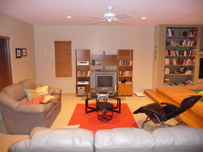 Building Photo - 2704 Cherry Hills Dr