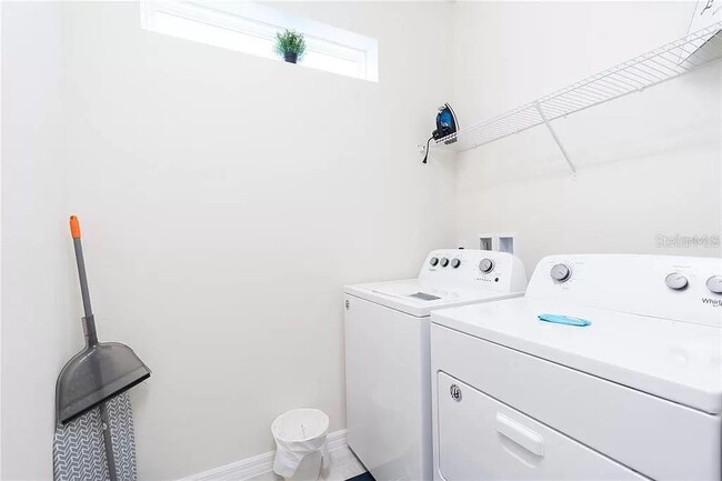 Building Photo - 7243 Oakmoss Loop