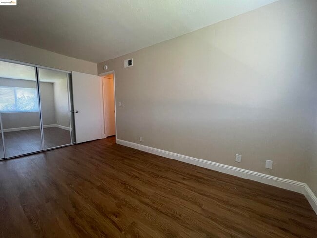 Building Photo - 35 Fountainhead Ct