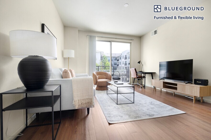 Building Photo - 3100 Esperanza Crossing