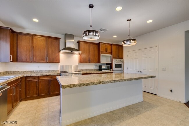 Building Photo - 10465 Saddle Mountain St