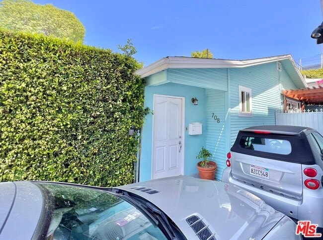 Building Photo - 708 Westmount Dr