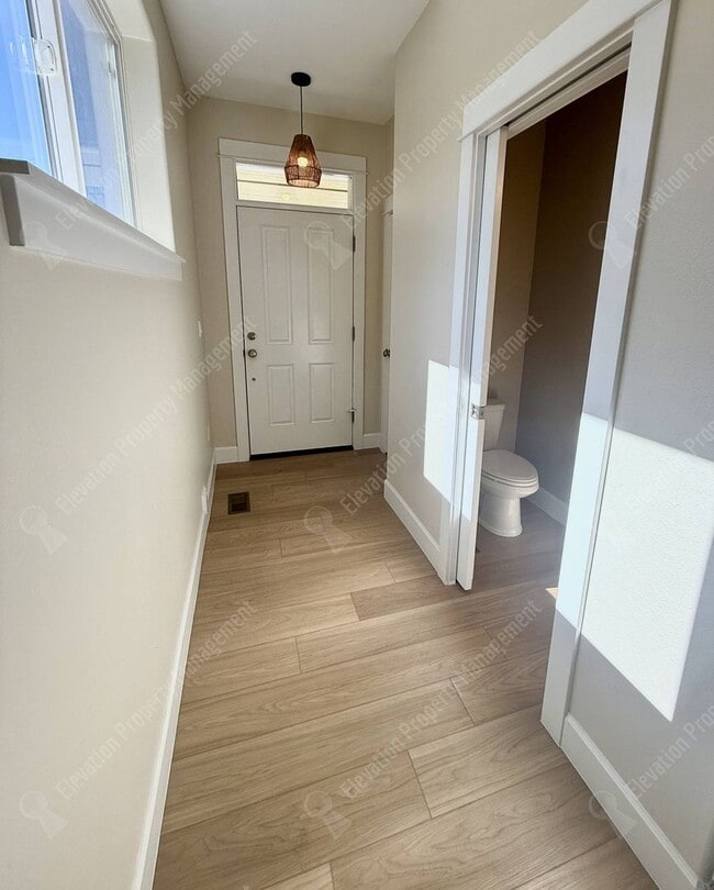 Building Photo - Modern 3 BR home in NE Bend near Orchard Park
