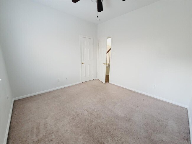 Building Photo - 15635 Kentwater Ct