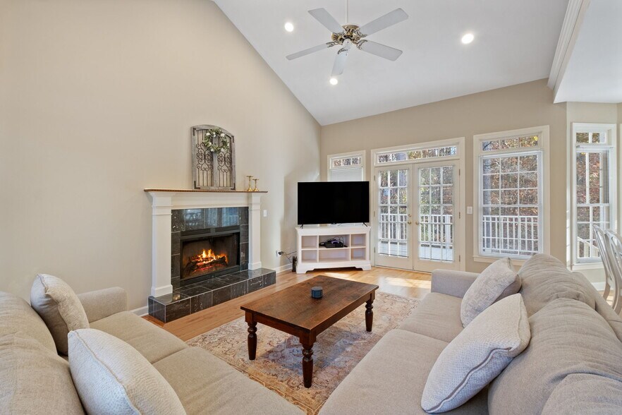 Building Photo - 2293 Camden Dr SW