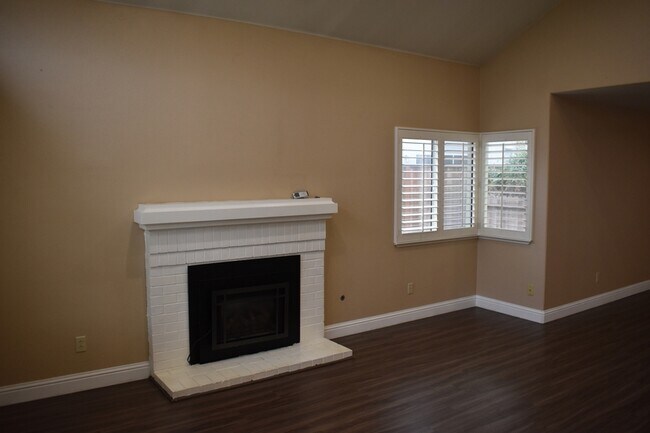 Building Photo - 924 Christy Ct