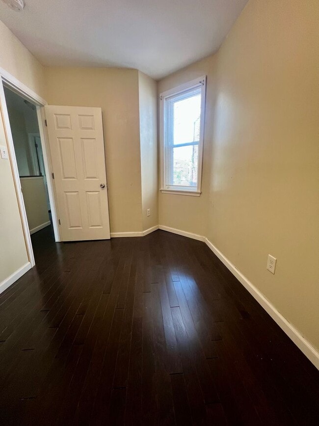 Building Photo - Gorgeous 3-Bedroom Townhome in Elmwood Park! Available NOW!