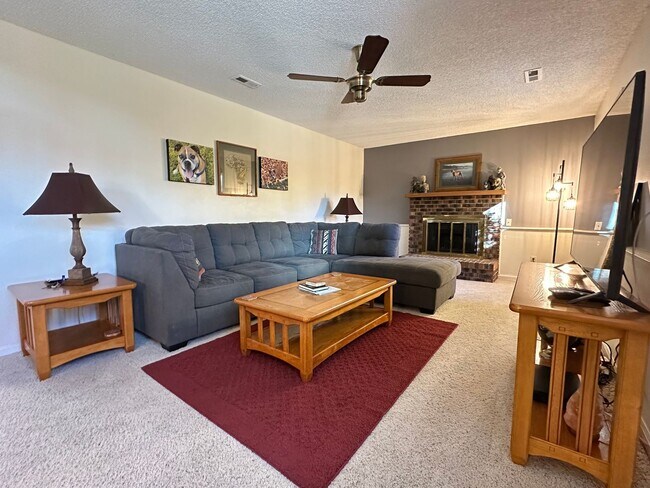 Building Photo - Updated Single-Family Home with Large Back...