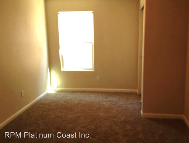 Building Photo - 3 br, 2 bath House - 558 S. Renn Ave.