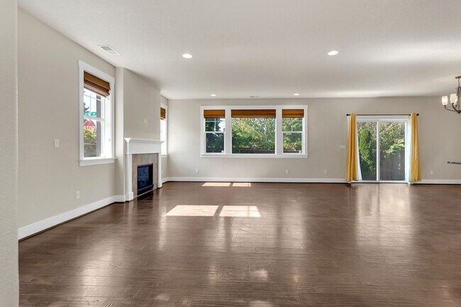 Building Photo - Spacious 4BR/3BA in Beaverton