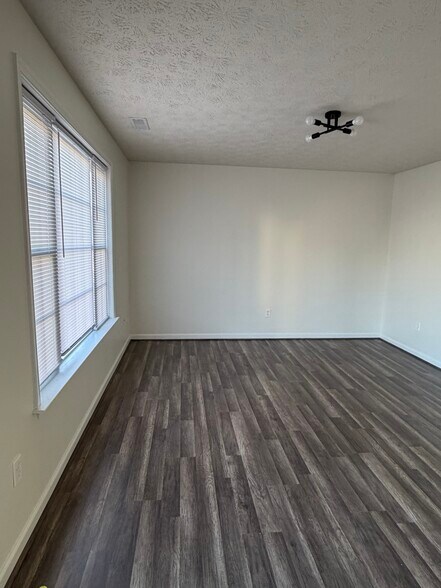 Building Photo - 10904 Coreys Way
