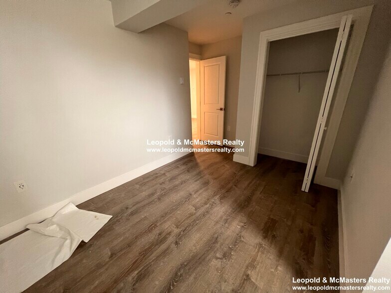 Building Photo - 67 Park Dr