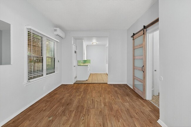 Building Photo - 521 Olive Ave