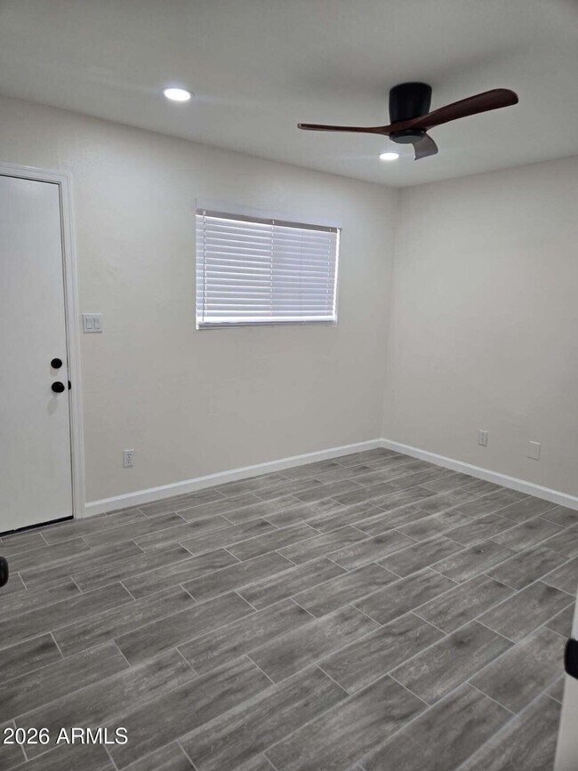 Building Photo - 1223 W University Dr