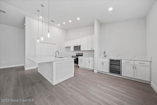 Building Photo - 407 Cellini Ave NE