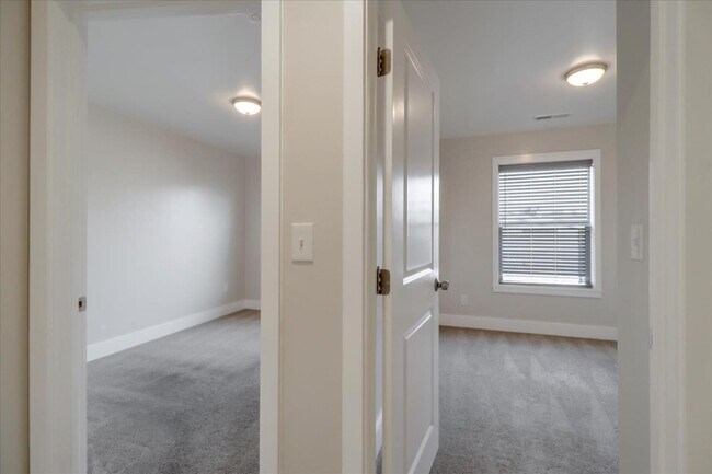 Building Photo - 683 Harbour Way