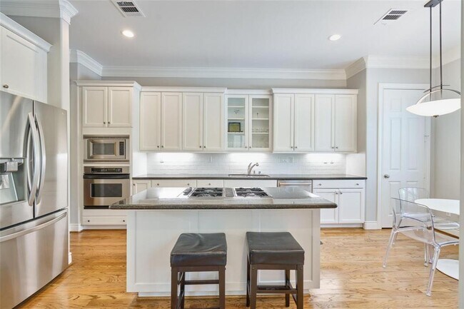 Building Photo - 4028 Gramercy St