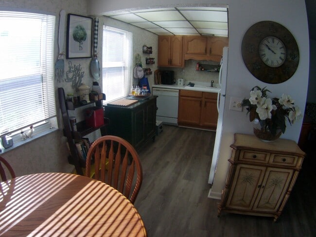 Building Photo - 571 Capri L