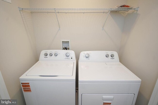 Building Photo - 852 Mersey Ln