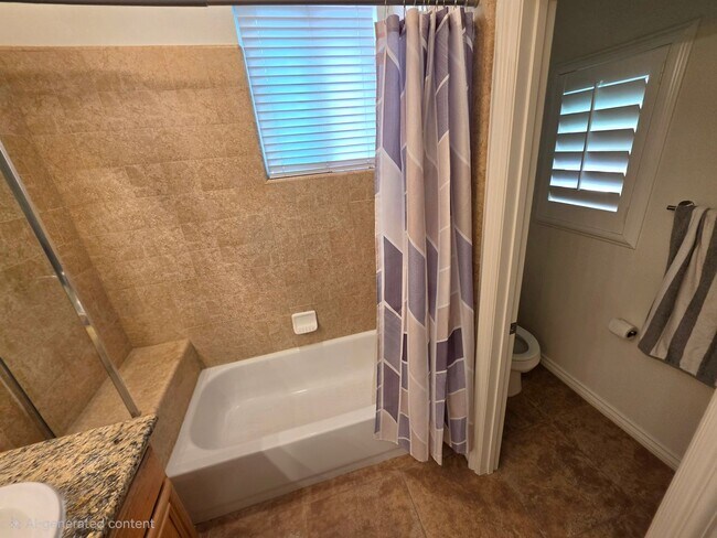Building Photo - Stylish 3 Bedroom Townhome in Prime Huntington Beach Location