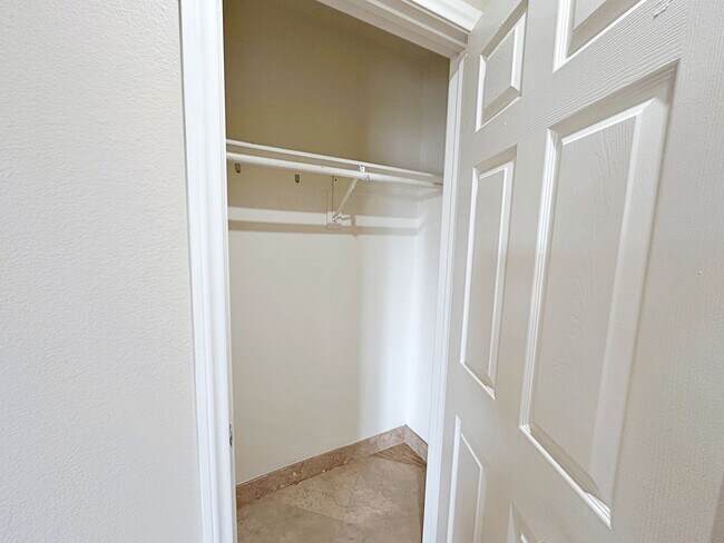 Building Photo - FREE WEEK PROMO! 2 BEDROOM 2 BATH GUARD GATED PARK AVENUE CONDO OFF THE STRIP!