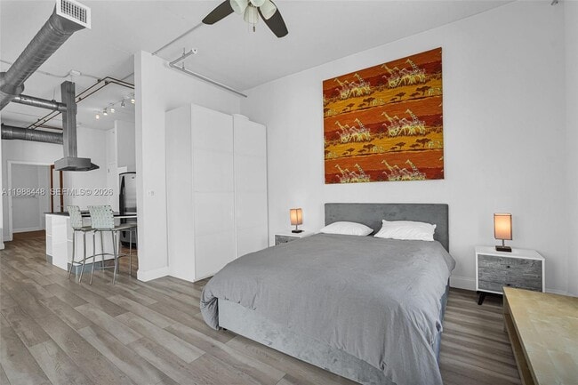 Building Photo - 10 SW South River Dr