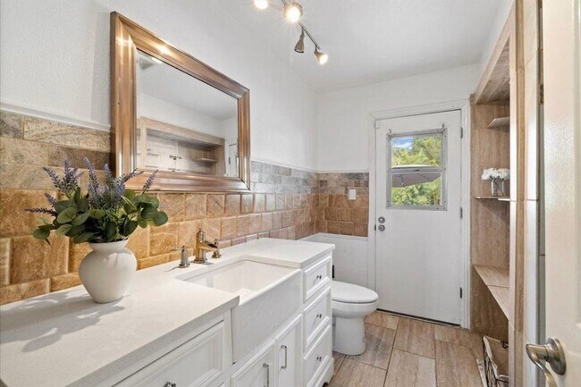 Building Photo - 4/2 Granite Bay, Pool, Jacuzzi, RV Parking...