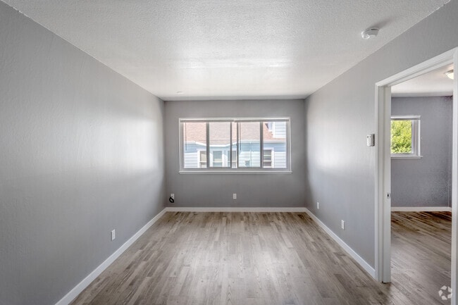 1BR, 1BA - 750SF - Living Room - Lincoln Apartments