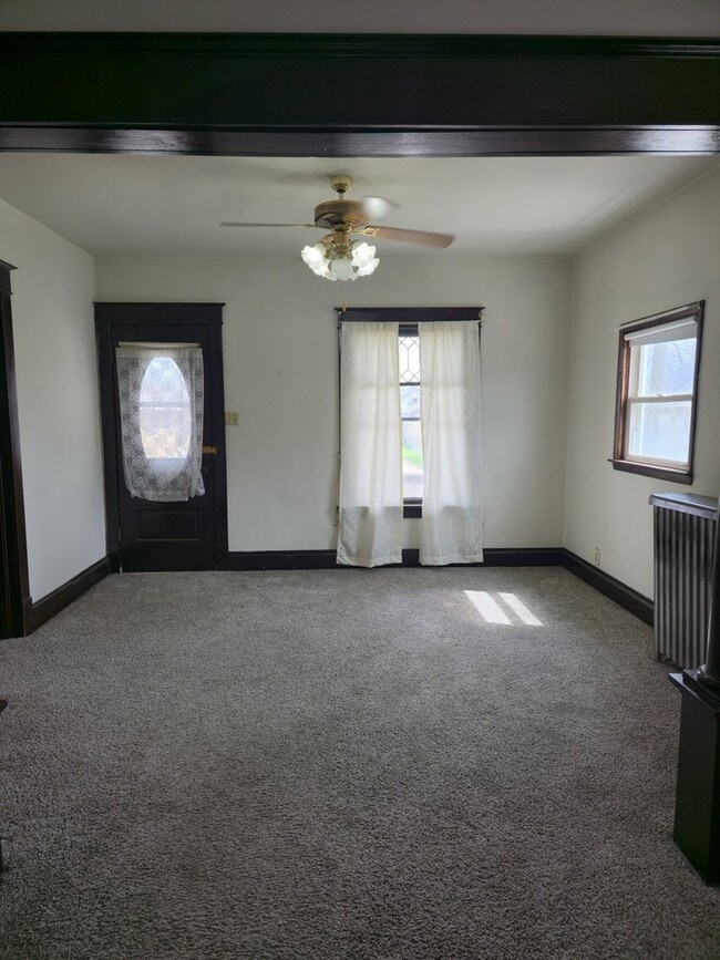 Building Photo - 121 Davis Ave