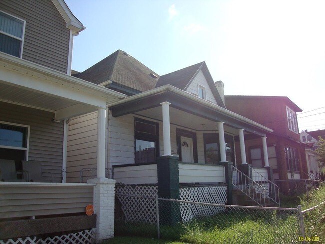 Building Photo - 1136 Reservoir Ave