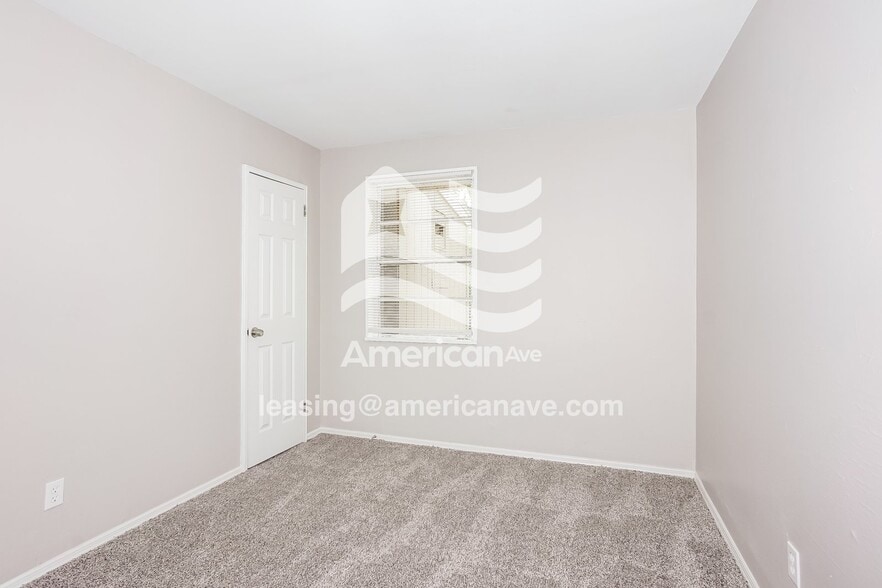 Building Photo - 618 Yates St NE