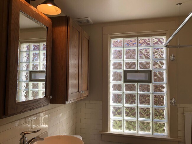 Building Photo - Beautifully Rehabbed Central Oakmont apart...