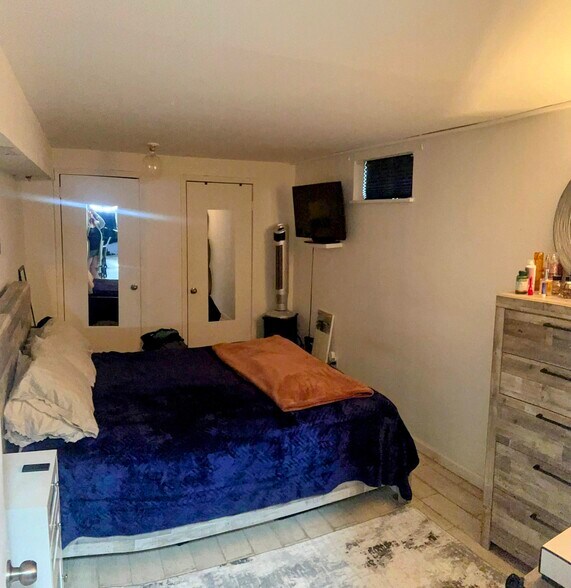 Building Photo - 868 Sheldon Ave