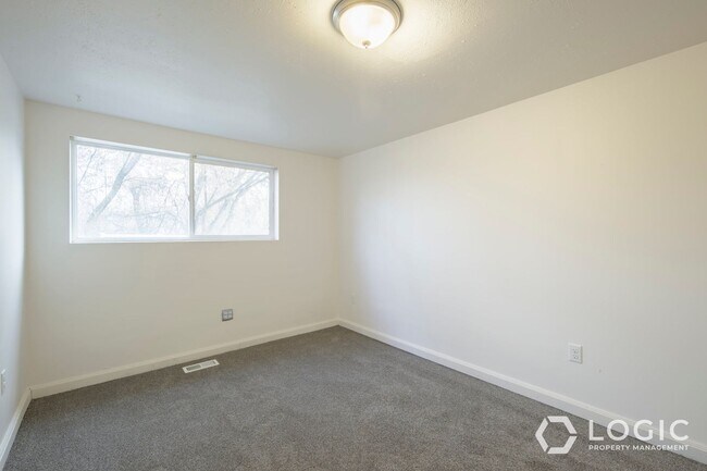 Building Photo - 3151 Quincy Ave