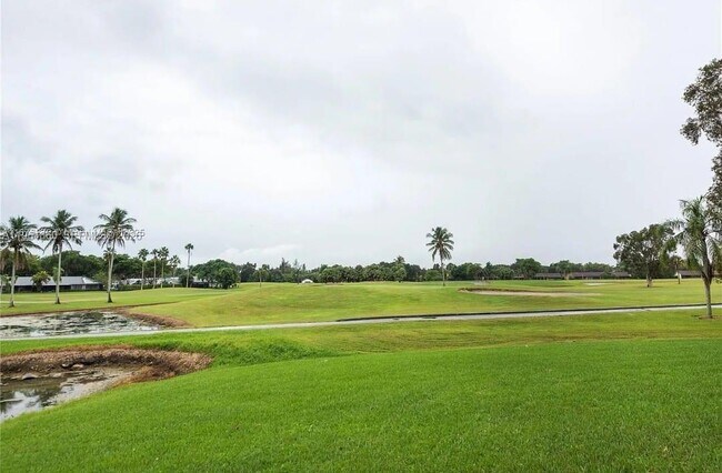 Building Photo - 240 Lakeview Dr