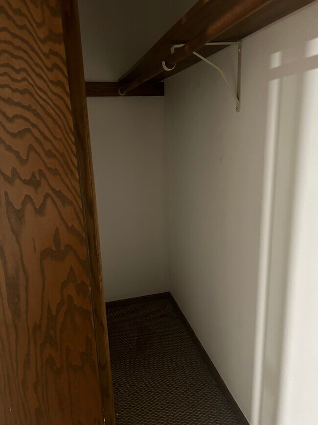 Building Photo - 2193 Packerland Dr