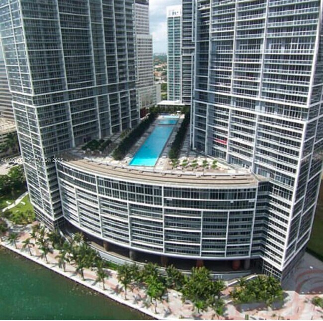 Building Photo - 495 Brickell Ave