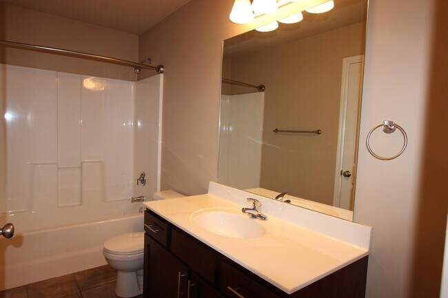 Building Photo - 5811 Mahon Dr