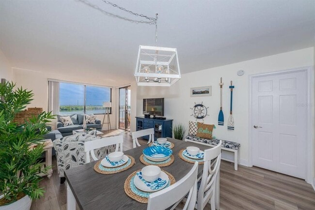 Building Photo - 6357 Bahia Del Mar Blvd S