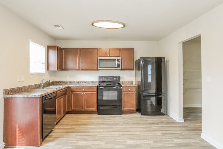 Building Photo - 302 Freeman Cir
