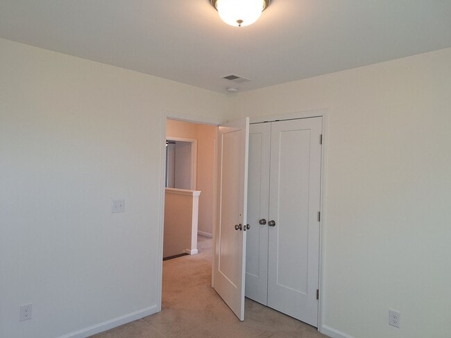 Building Photo - Superb Home Located in the Catawba Hills Neighborhood!