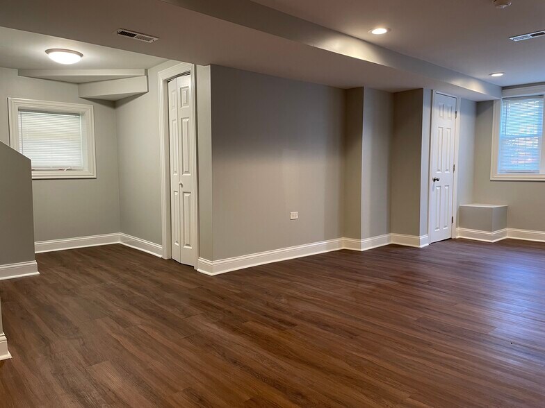 Building Photo - 2428 N Avers Ave