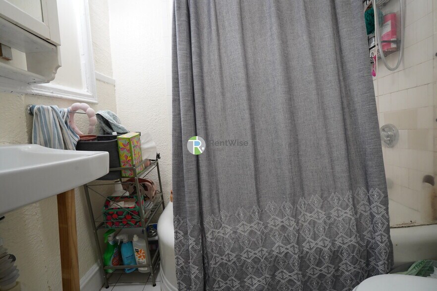 Building Photo - 72 Revere St