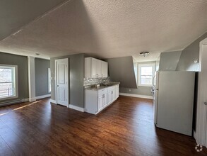 Building Photo - Recently Updated 3rd floor 1 Bedroom apart...