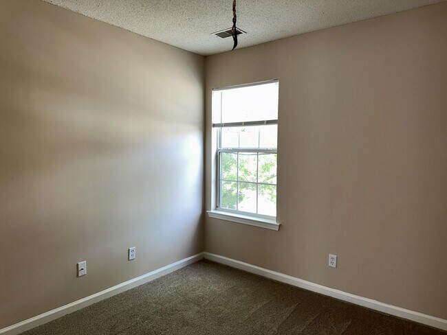 Building Photo - 116 Stoney Crossing