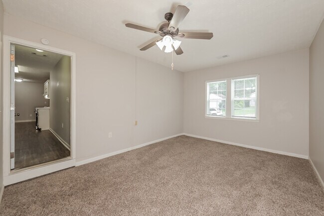 Building Photo - Fantastic 3bd/2ba home! Let yourself in!
