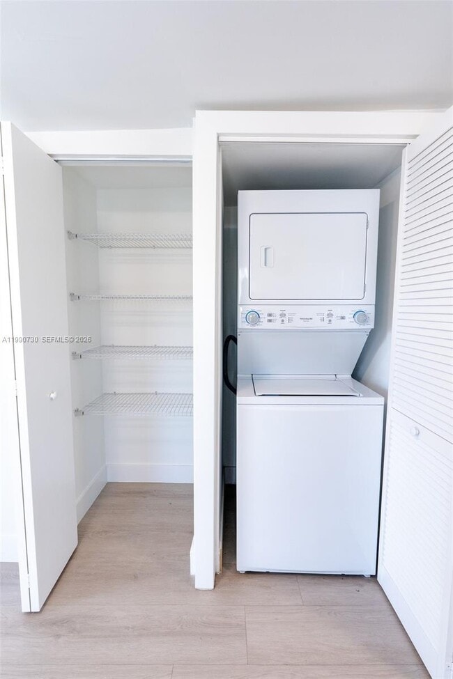 Building Photo - 2100 SW 6th St