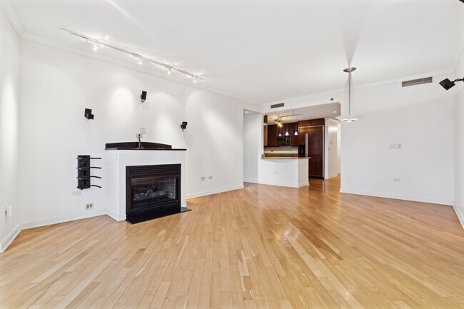 Building Photo - 130 N Garland Ct