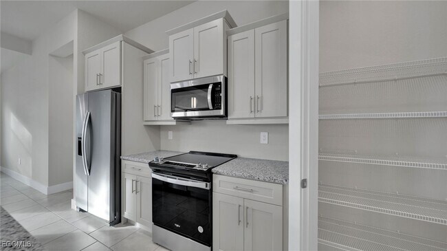 Building Photo - 1704 NW 38th Ave